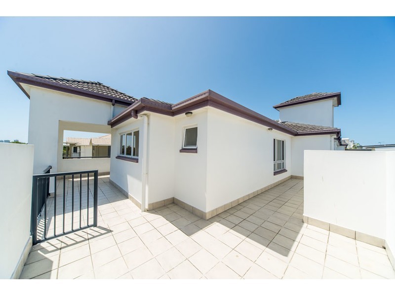 7/97 Muir Street, Labrador QLD 4215