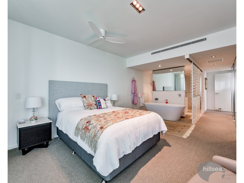 28401/2 Ephraim Island, Paradise Point QLD 4216