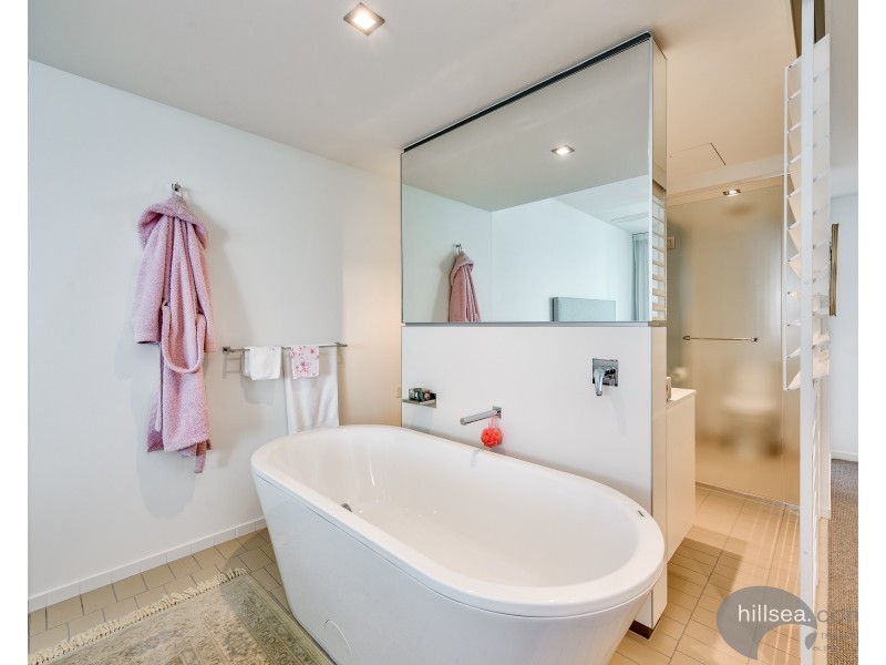 28401/2 Ephraim Island, Paradise Point QLD 4216