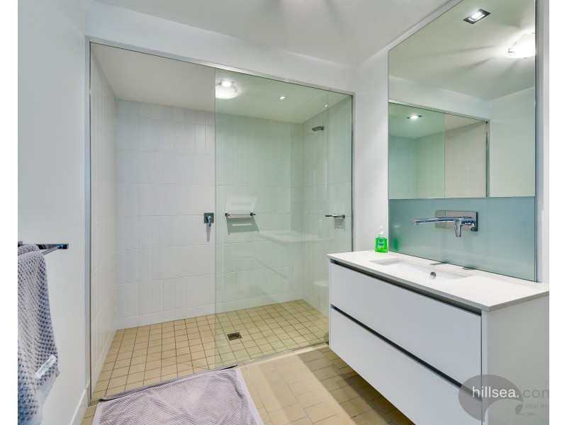 28401/2 Ephraim Island, Paradise Point QLD 4216