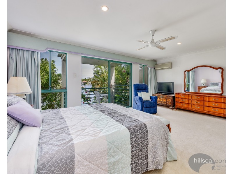 2/3 Lee Road, Runaway Bay QLD 4216
