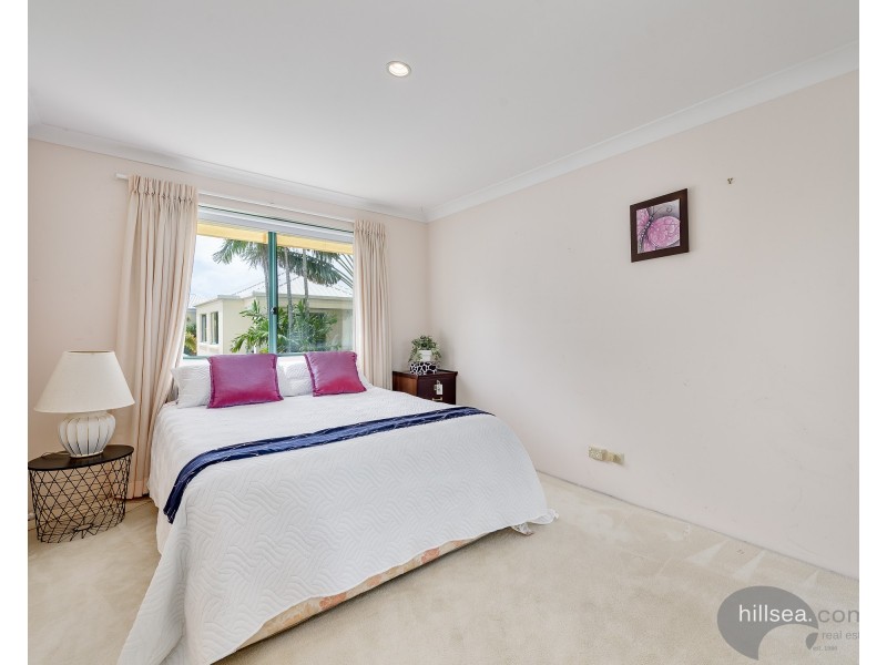 2/3 Lee Road, Runaway Bay QLD 4216
