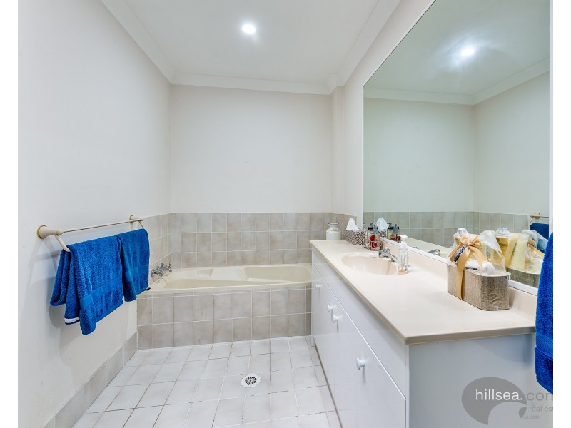 2/3 Lee Road, Runaway Bay QLD 4216