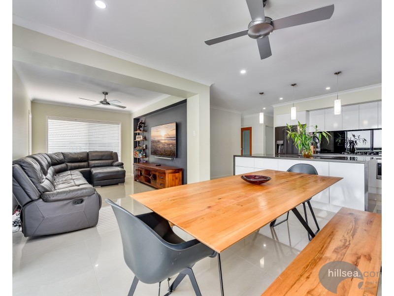 14 Akoonah Street, Hope Island QLD 4212