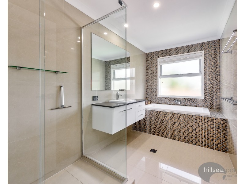 14 Akoonah Street, Hope Island QLD 4212