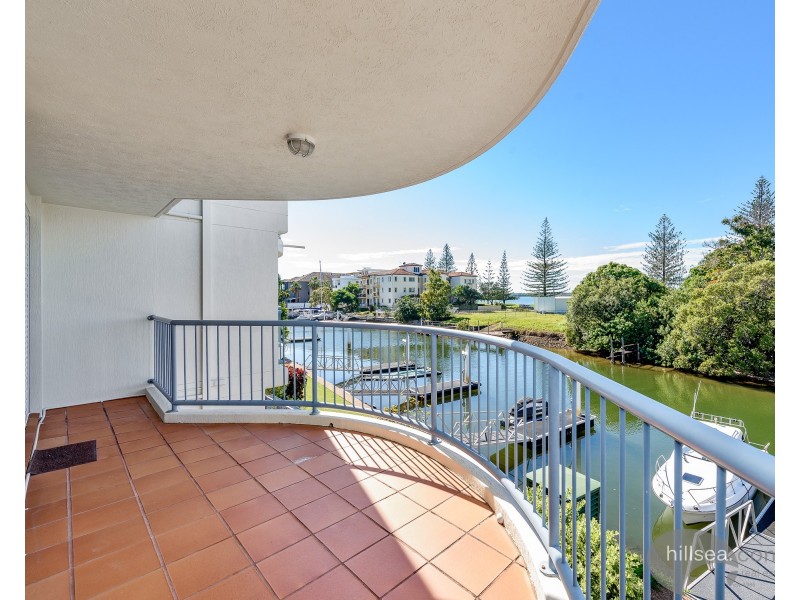 10/9-13 Madang Crescent, Runaway Bay QLD 4216