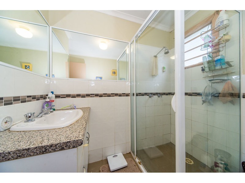 2/149 Frank Street, Labrador QLD 4215