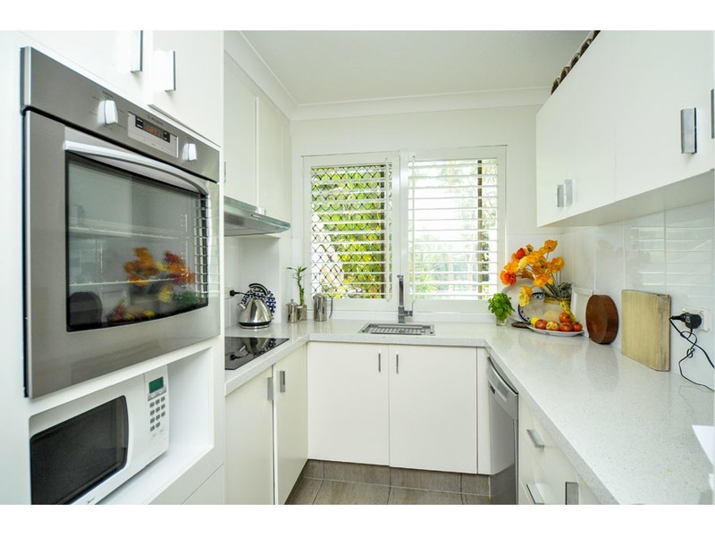 6/9 Bayview Street, Runaway Bay QLD 4216