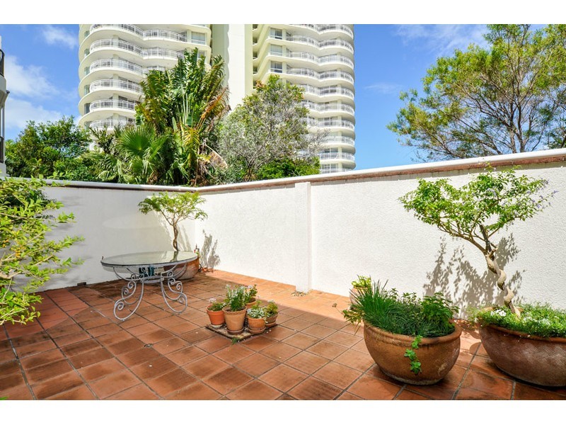 6/9 Bayview Street, Runaway Bay QLD 4216
