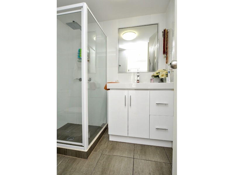 6/9 Bayview Street, Runaway Bay QLD 4216
