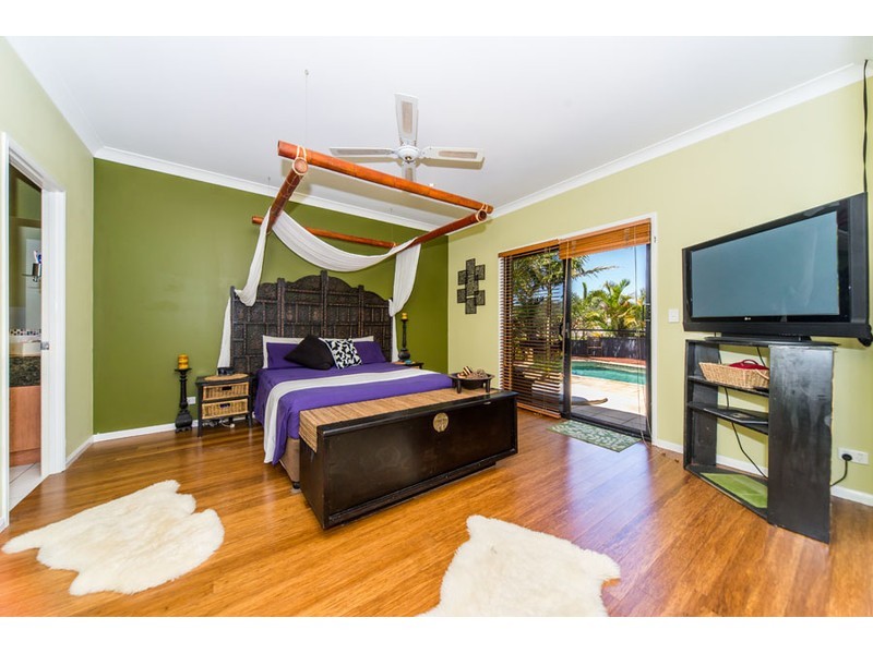 24 Golden Bear Drive, Arundel QLD 4214