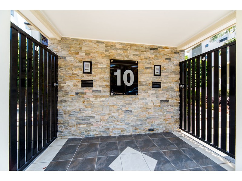 1/10 Bradford Street, Labrador QLD 4215