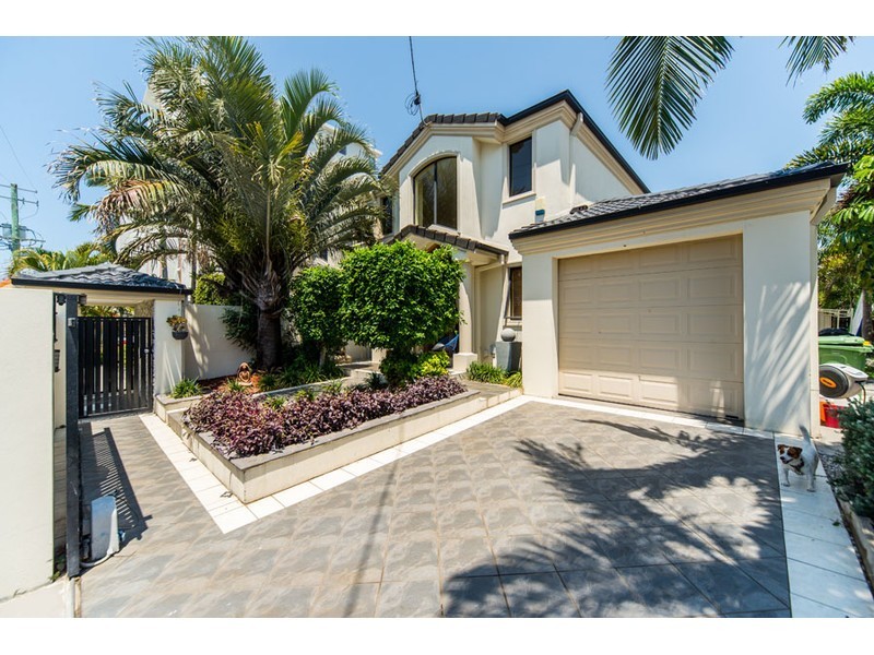 2/10 Bradford Street, Labrador QLD 4215