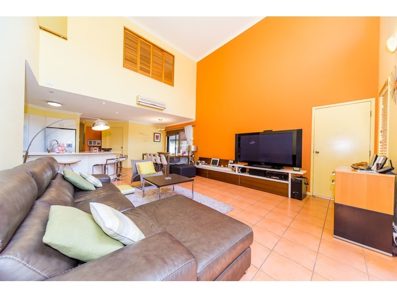 2/10 Bradford Street, Labrador QLD 4215