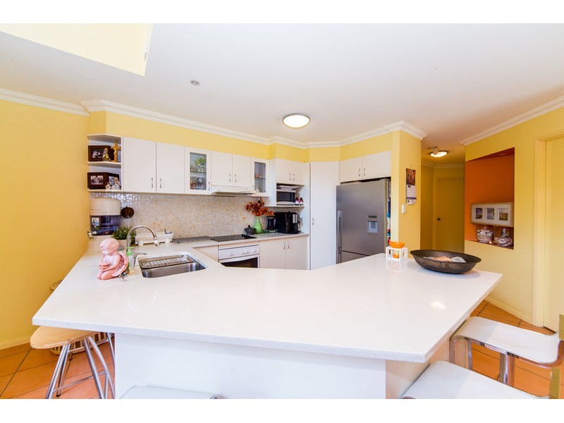 2/10 Bradford Street, Labrador QLD 4215