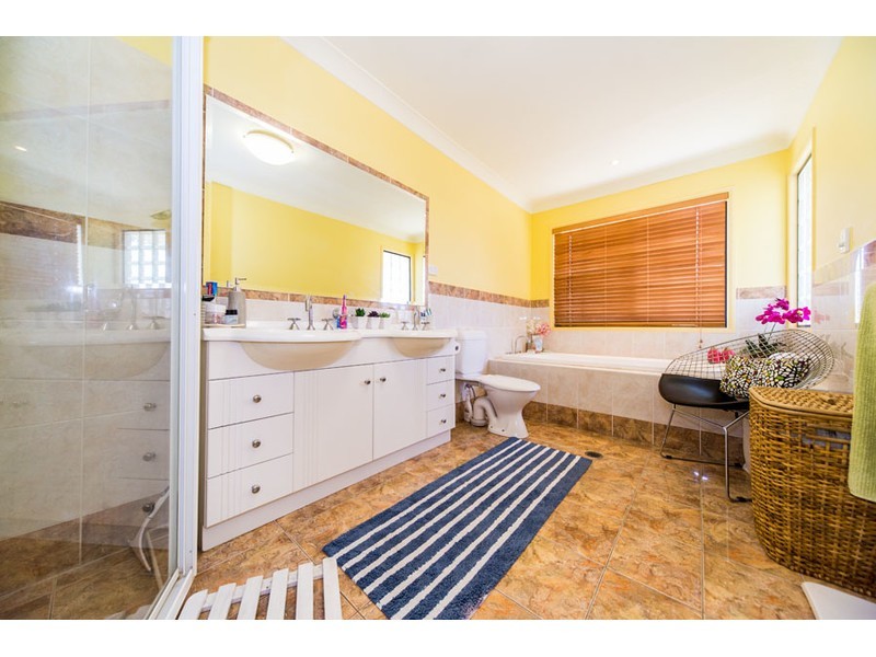 2/10 Bradford Street, Labrador QLD 4215