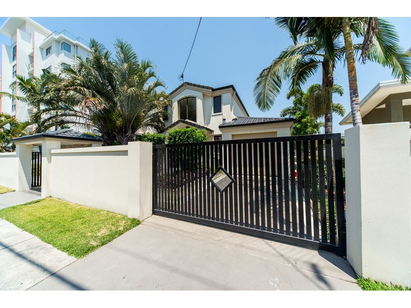 2/10 Bradford Street, Labrador QLD 4215