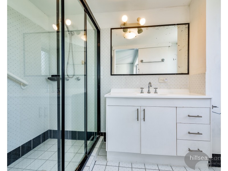 8/4 Madang Crescent, Runaway Bay QLD 4216