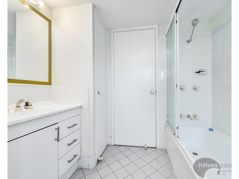 8/4 Madang Crescent, Runaway Bay QLD 4216