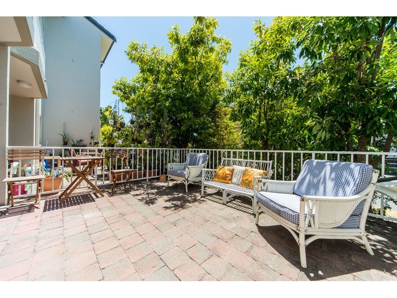 9/37 Bayview Street, Runaway Bay QLD 4216