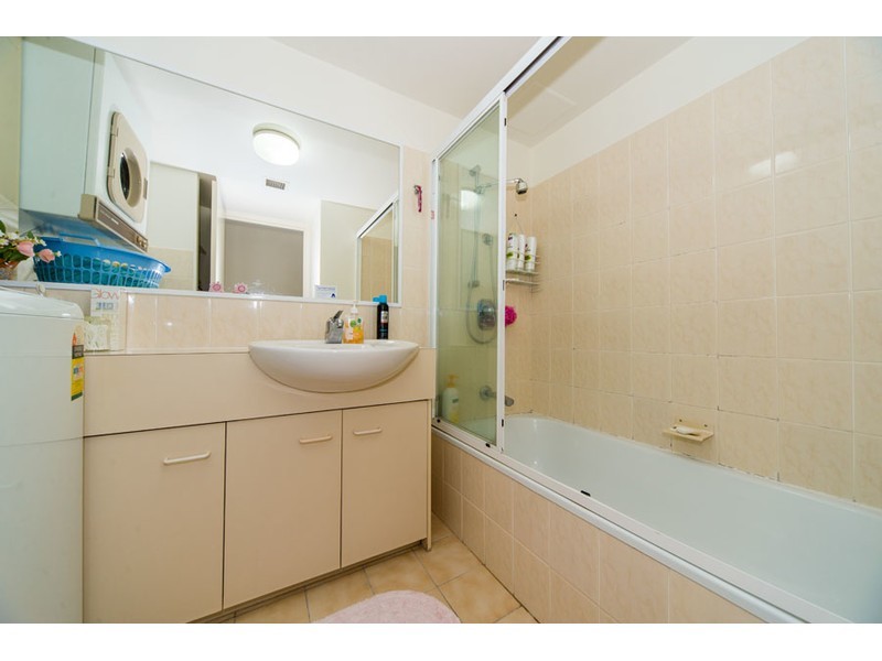 9/37 Bayview Street, Runaway Bay QLD 4216