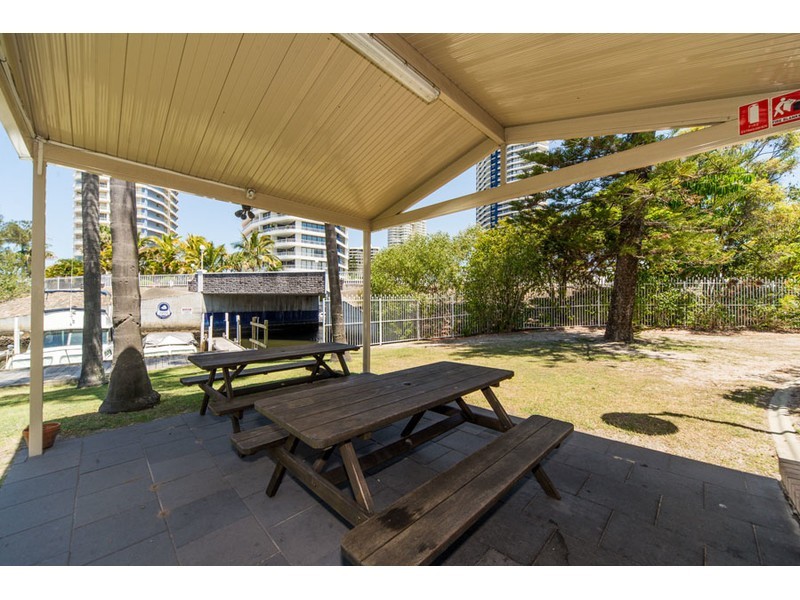 9/37 Bayview Street, Runaway Bay QLD 4216