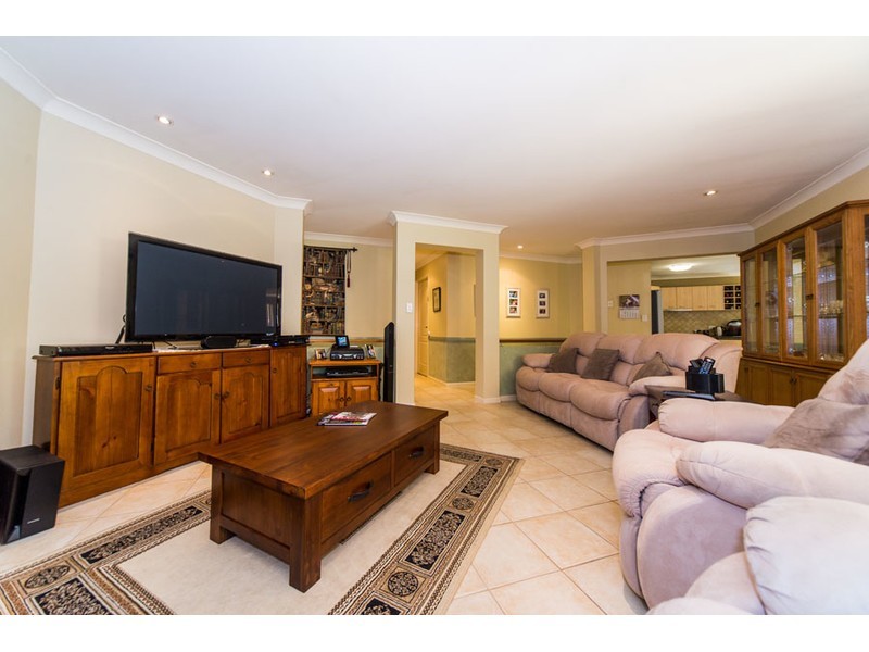 9 Tee Trees Boulevard, Arundel QLD 4214