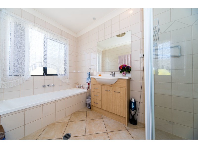 9 Tee Trees Boulevard, Arundel QLD 4214