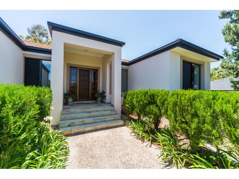 9 Tee Trees Boulevard, Arundel QLD 4214