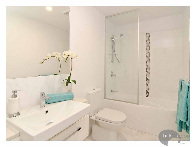 206/17 Bath Street, Labrador QLD 4215