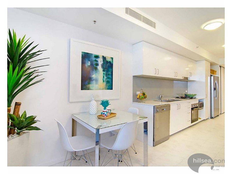 206/17 Bath Street, Labrador QLD 4215