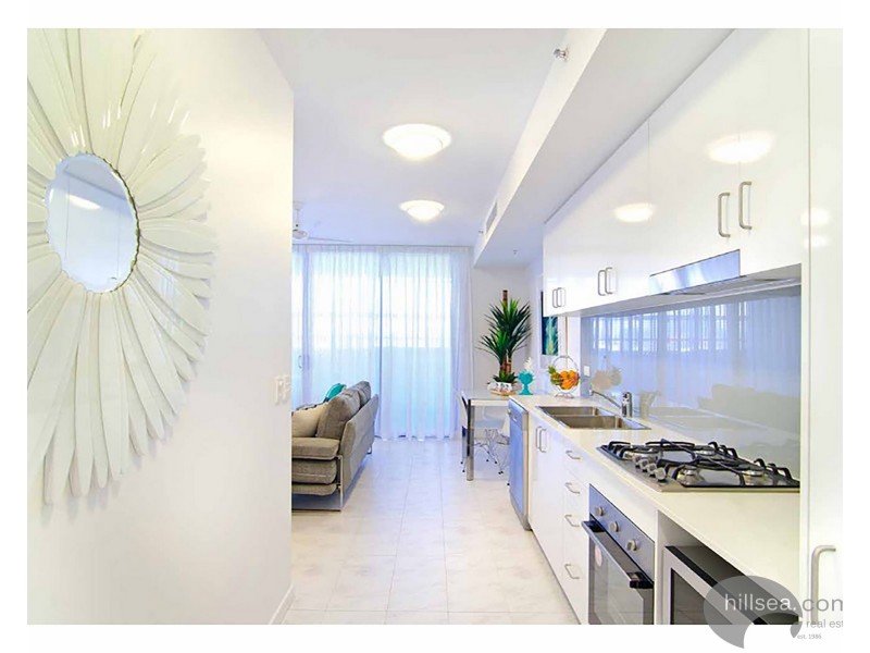 206/17 Bath Street, Labrador QLD 4215