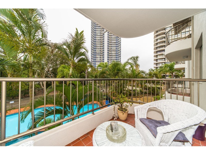 9 Bayview Street, Runaway Bay QLD 4216