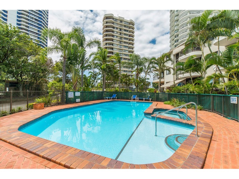 9 Bayview Street, Runaway Bay QLD 4216