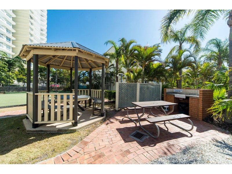 9 Bayview Street, Runaway Bay QLD 4216