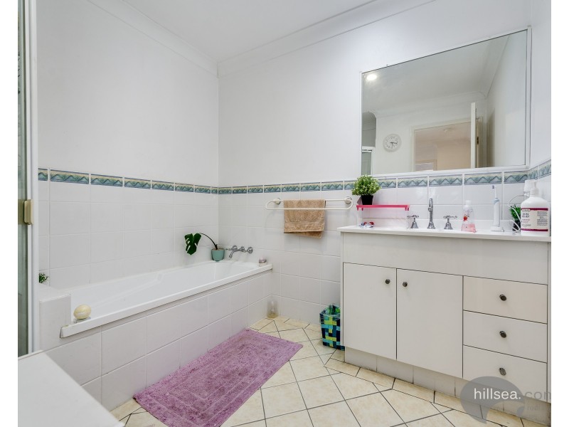 2/10 Jacqueline Avenue, Labrador QLD 4215