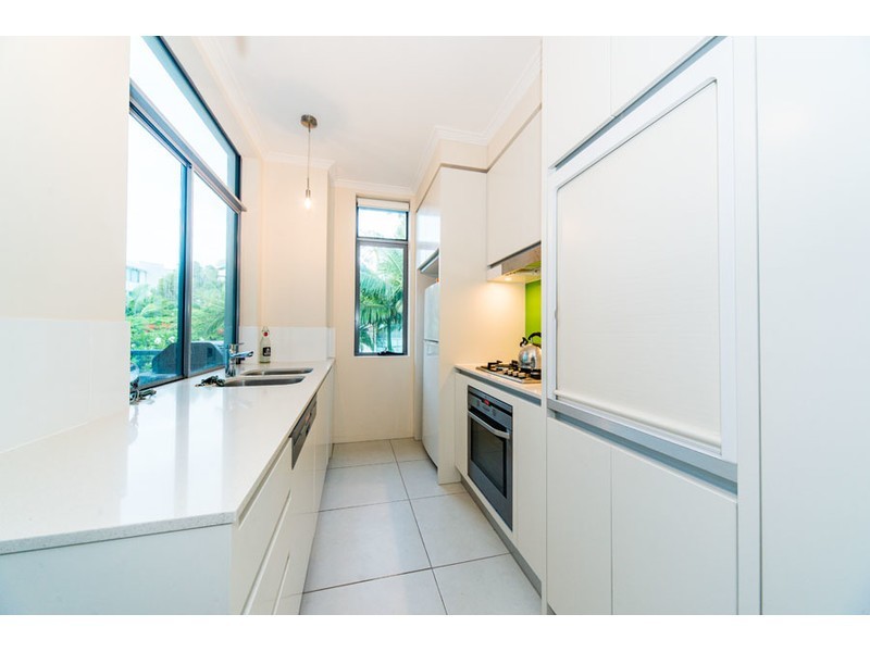 17D/20 Bayview Street, Runaway Bay QLD 4216