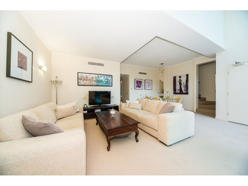 17D/20 Bayview Street, Runaway Bay QLD 4216