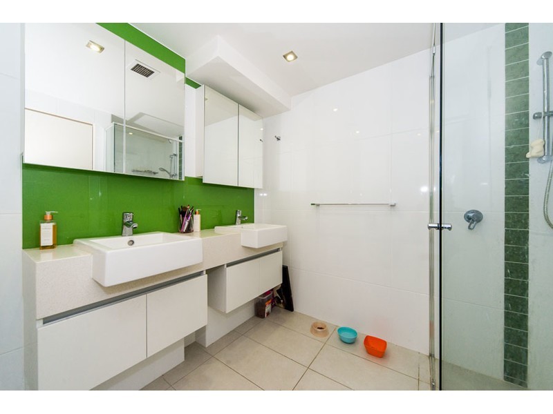 17D/20 Bayview Street, Runaway Bay QLD 4216