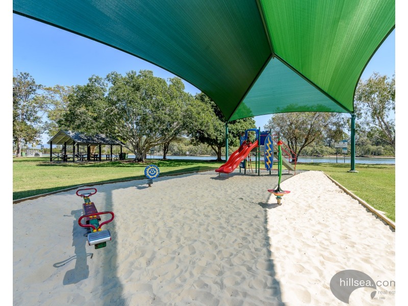 9 Akoonah Street, Hope Island QLD 4212