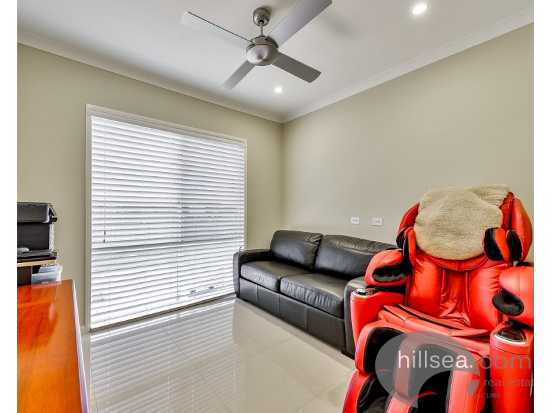 14 Akoonah Street, Hope Island QLD 4212