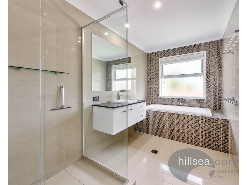 14 Akoonah Street, Hope Island QLD 4212