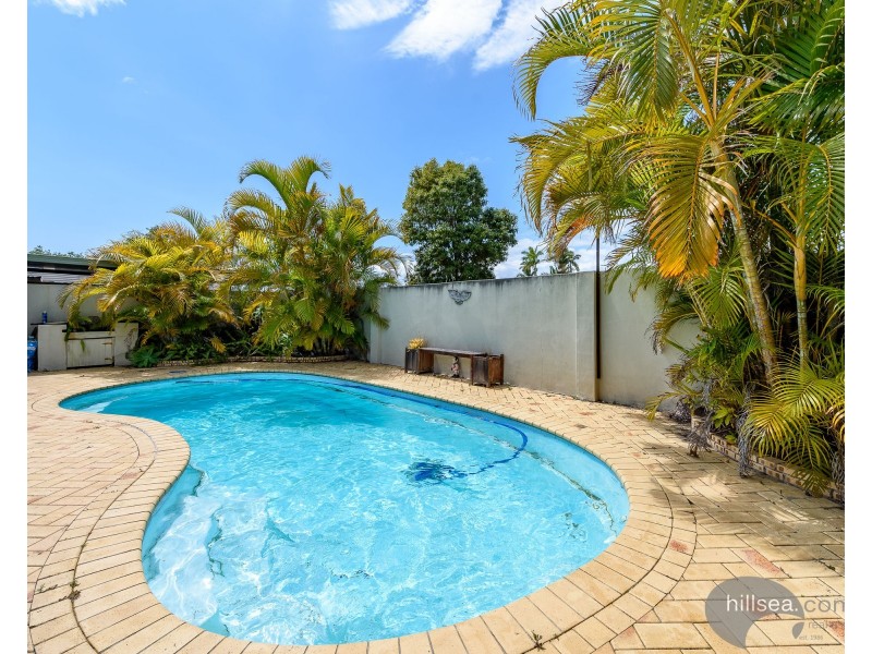 1 Lakefield Crescent, Paradise Point QLD 4216