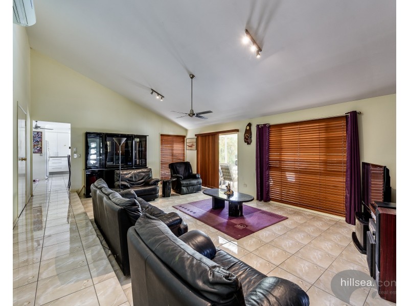 1 Lakefield Crescent, Paradise Point QLD 4216