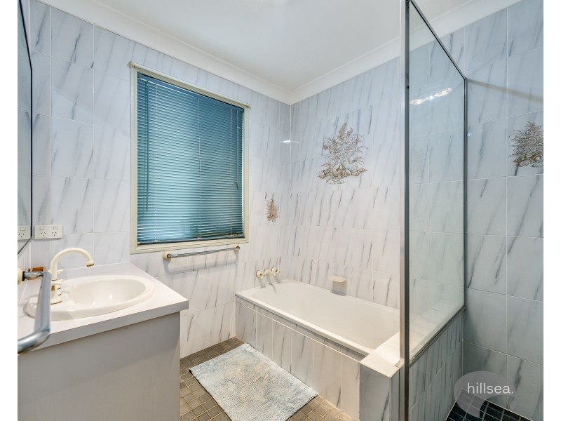 1 Lakefield Crescent, Paradise Point QLD 4216