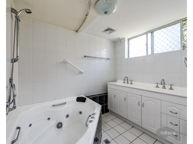 1/6 Vernia Place, Biggera Waters QLD 4216