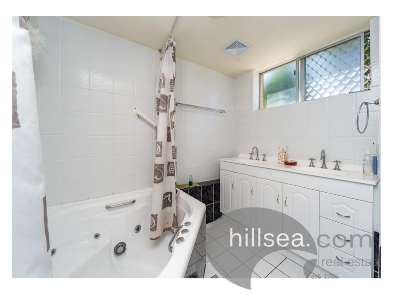 1/6 Vernia Place, Biggera Waters QLD 4216