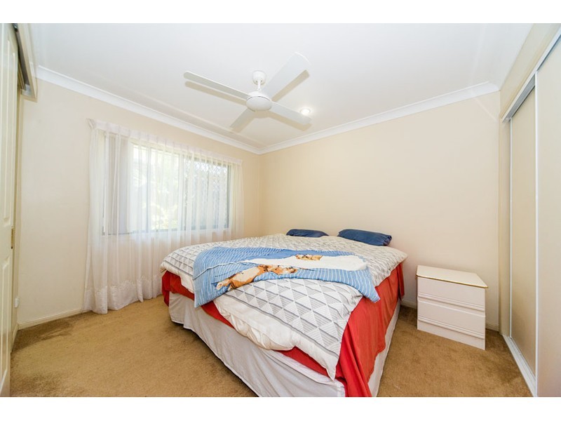 2/6 Sutherland Avenue, Labrador QLD 4215