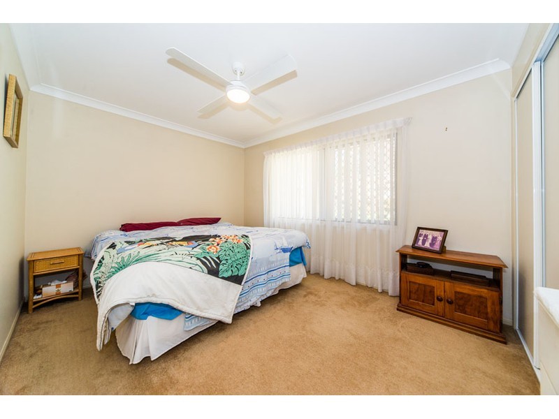 2/6 Sutherland Avenue, Labrador QLD 4215