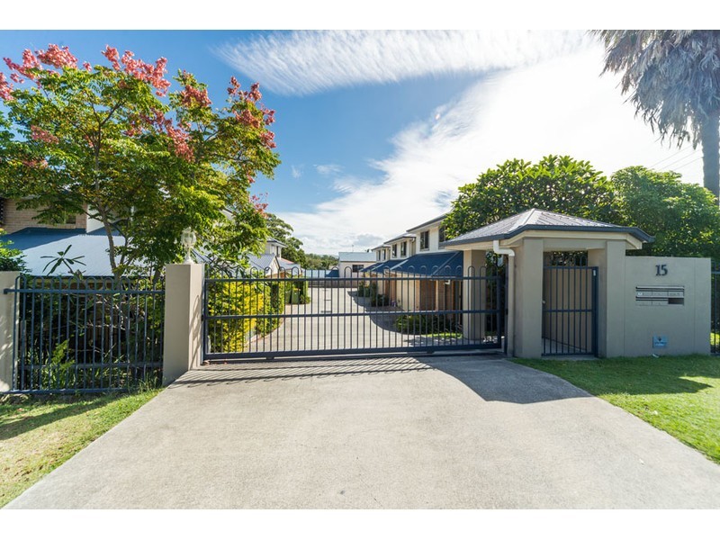 2/15 Harley Street, Labrador QLD 4215